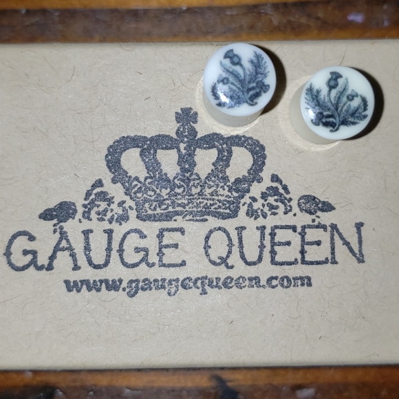 Pair of floral Ceramic 0 gauge plugs - Picture 1 of 2